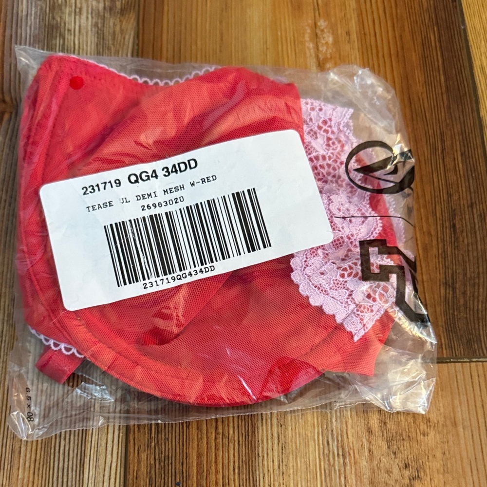 Victorias secret brand new. 34DD.